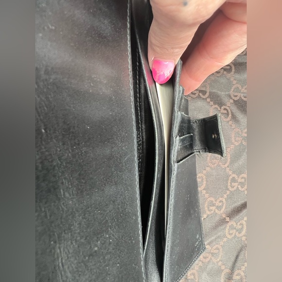 Authentic GUCCI wallet - Picture 7 of 16